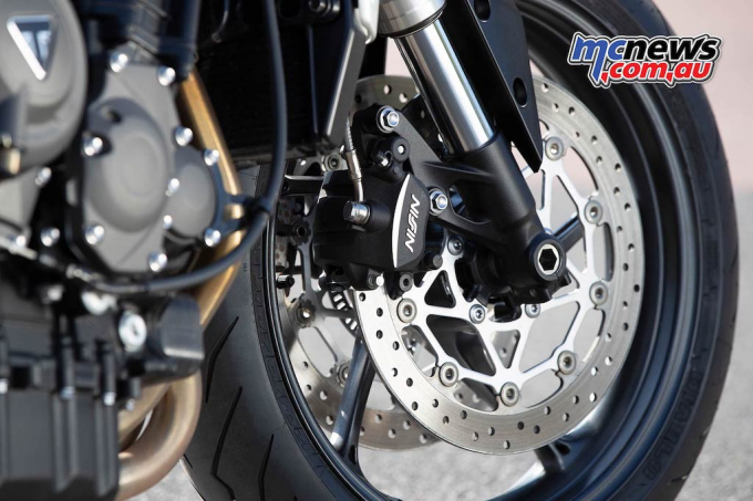 xedoisong_triumph_street_triple_s_660_3_ssgh