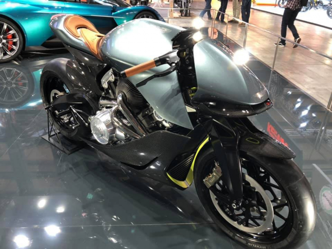 xedoisong_superbike_track_aston_martin_amb_001_bro
