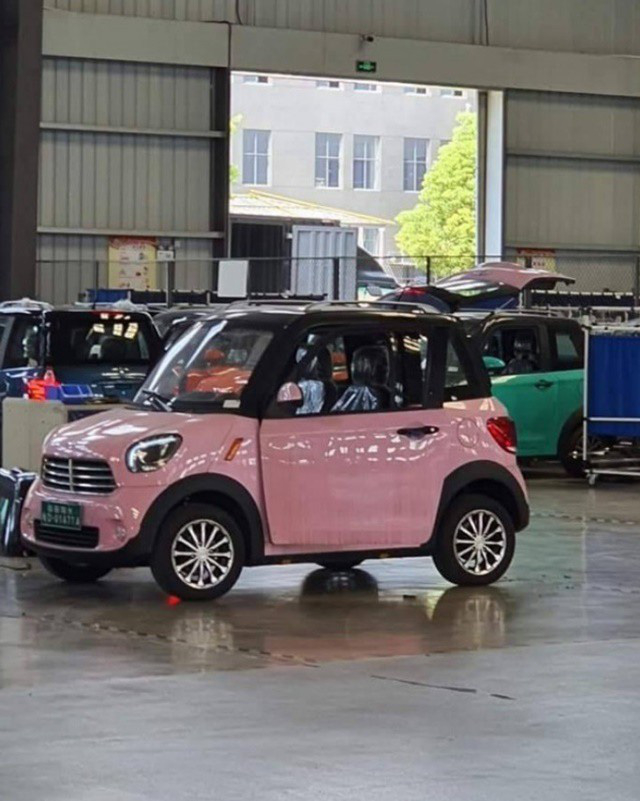 photo-1-15814111252391656108404