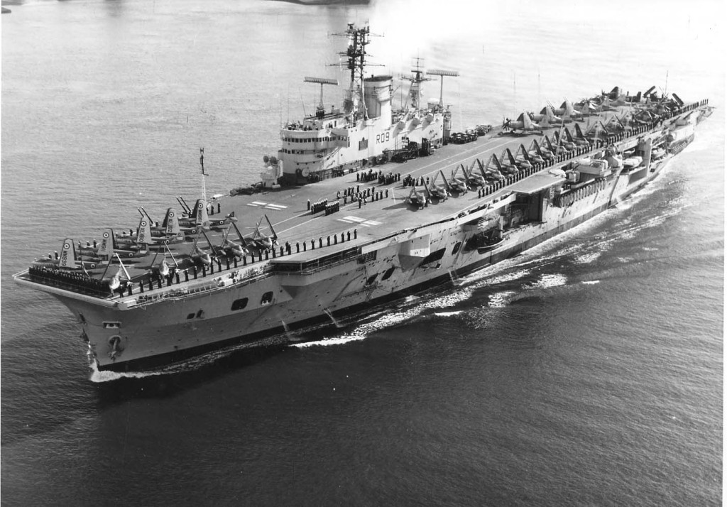 Chiếc HMS Ark Royal, tàu chiến đầu tiên có khả năng vận chuyển và phóng máy bay