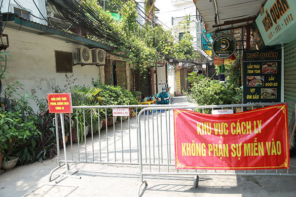 phong-toa-khu-f3-ngo-171-thai-ha-voi-hon-10-ho-dan