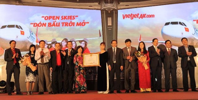 TT Nguyen Nhat trao bang khen TTCP