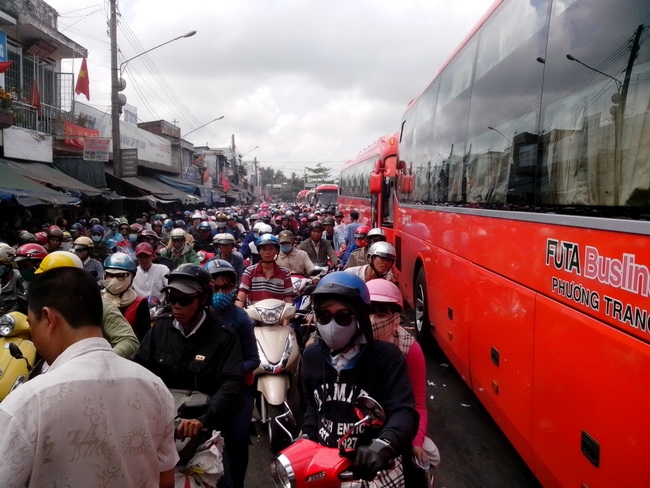 ket xe ben pha Vam Cong