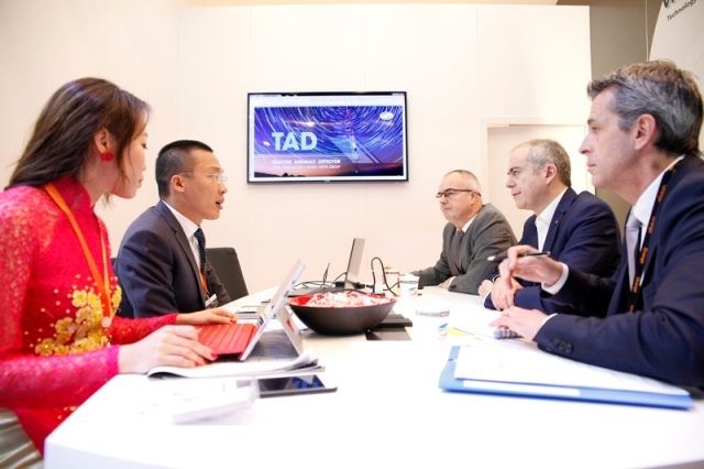 Anh 5_Moi truong lam viec nhieu thach thuc-s