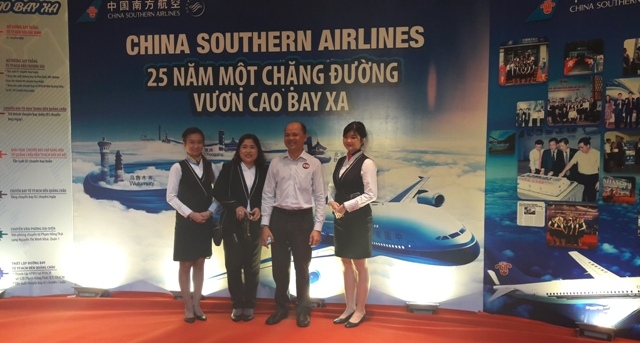 Cac khach hang doi tac chuc mung