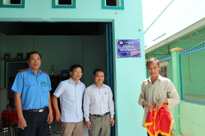 gan bien nha tinh nghia