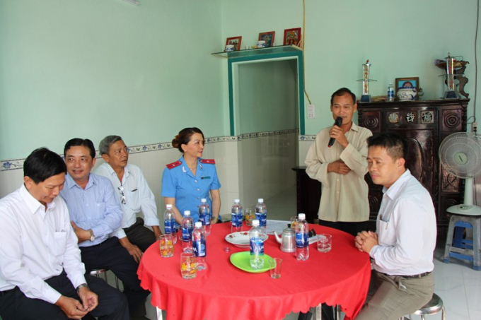 Ong Pham Van Sung cam on co nha moi