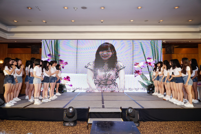 AKB48 gửi lời chúc mừng đến SGO48