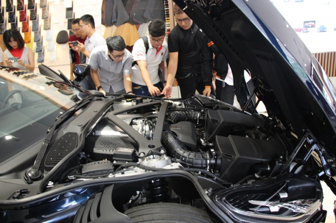 dong co V8 4.0 tang toc tu 0 - 100 trong 4s