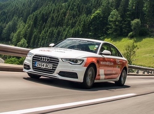 audi-a6-chay-xuyen-14-nuoc-chi-voi-mot-lan-day-bin