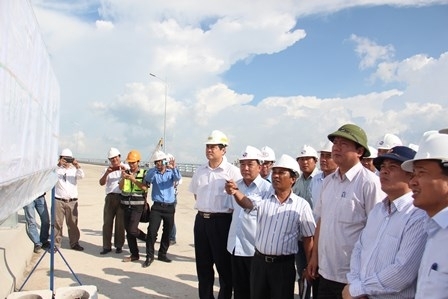 Bộ trưởng Đinh La Thăng kiểm tra cầu Mỹ Lợi ngày 1