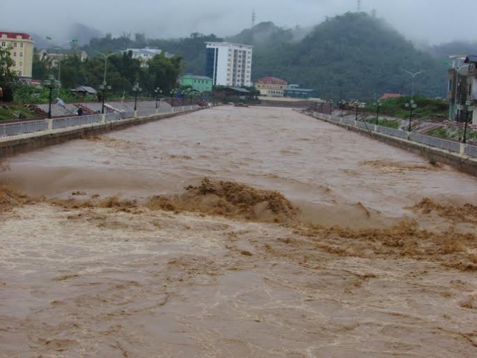 Tại nhiều sông, suối ở Tây Bắc, mực nước báo động 