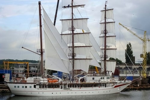 3can_canh_tau_buom_huan_luyen_hien_dai_cua_viet_na