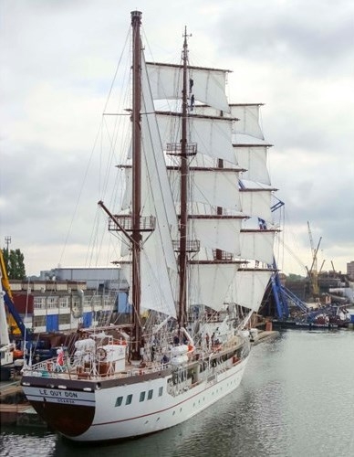 can_canh_tau_buom_huan_luyen_hien_dai_cua_viet_nam