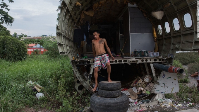 Ngôi nhà xác máy bay 2