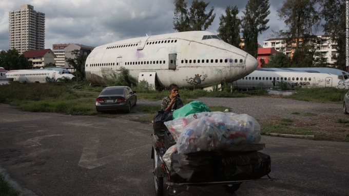 Ngôi nhà xác máy bay 3