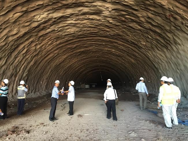 Hạng mục hầm qua núi Gói thầu số 4 là một trong 13