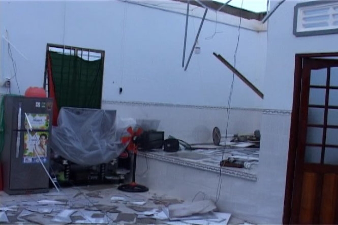 Một căn nhà tan hoang sau khi trận lốc xoáy đi qua