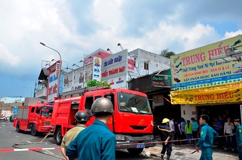 Cơ quan chức năng phong tỏa hiện trường để tìm kiế