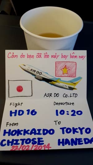 Hãng mãy bay Air Do đặt sẵn thiệp chúc mừng trên c