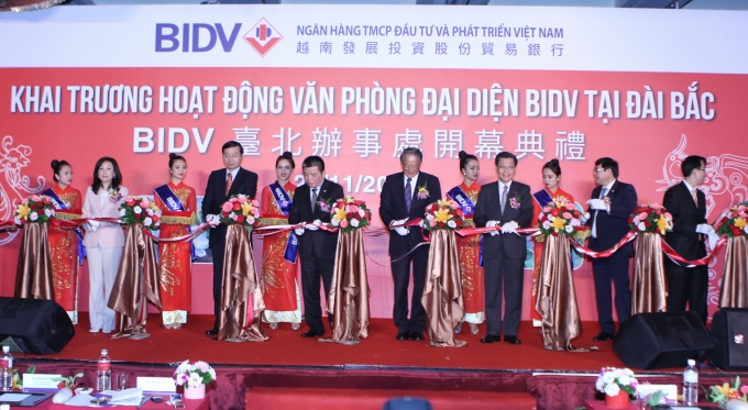 Cat bang khai truong VPDD BIDV