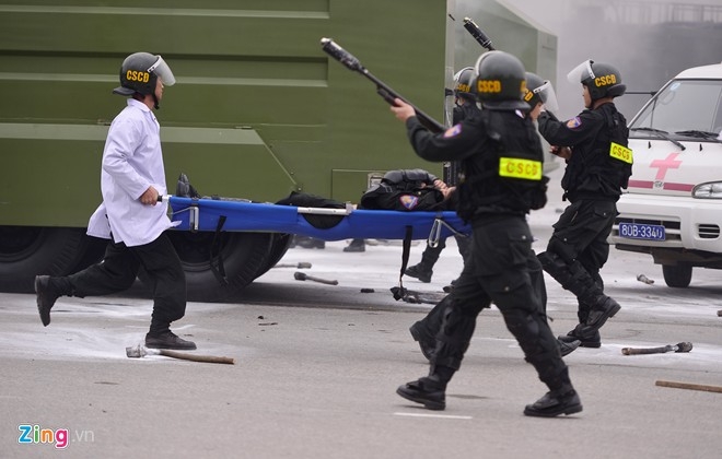 14 Toàn cảnh diễn tập chống bạo động ba