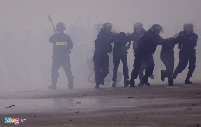 16 Toàn cảnh diễn tập chống bạo động ba