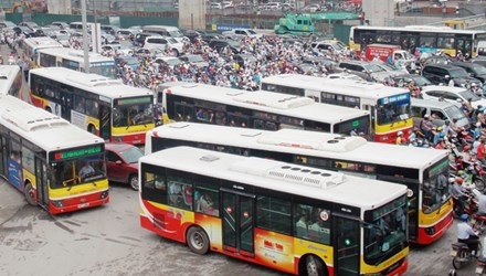 Bỏ xe cá nhân, dân đi lại bằng gì.