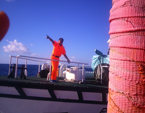 Tau Dai Loan tan cong, phun voi rong vao tau ca Quang Ngai-hinh-anh-3