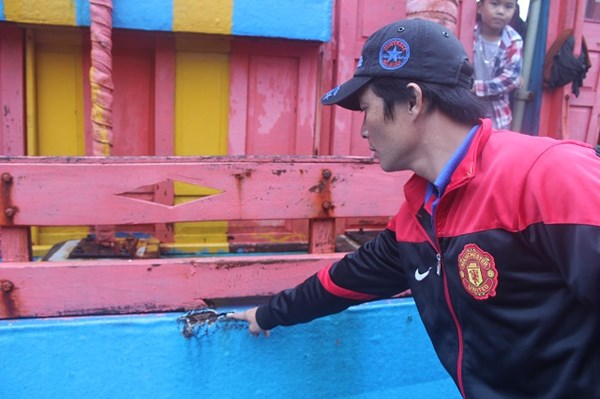 Tau Dai Loan tan cong, phun voi rong vao tau ca Quang Ngai-hinh-anh-4