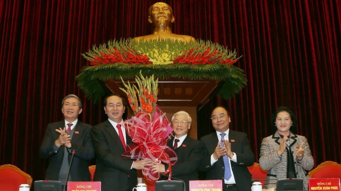 Đại biểu chúc mừng Tổng Bí thư Nguyễn 