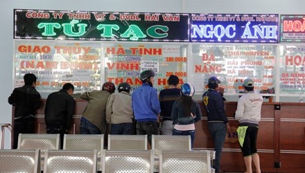 Cháy vé ra phía Bắc, nhà xe ép khách bao t