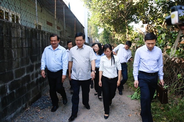 Ông Thăng chỉ đạo làm đường, xây nhà cho