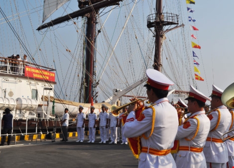 Hải quân VN đưa tàu buồm hiện đại bậc n