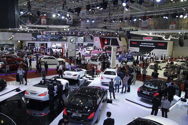 Người Việt mua hơn 800 xe ôtô mỗi ngày