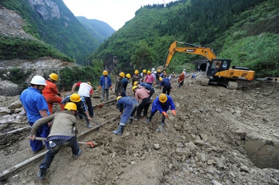 Sạt lở đất, 35 người bị chôn vùi