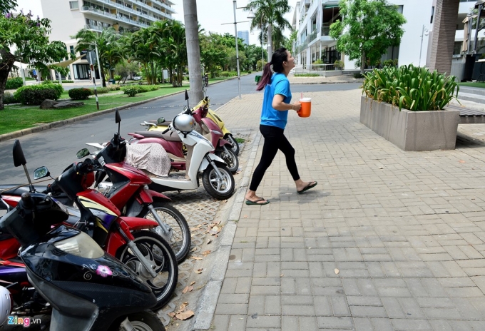 13 Nền hè phố đi bộ Phú Mỹ Hưng vẫn be