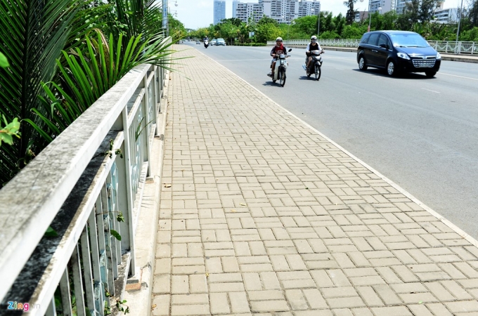 14 Nền hè phố đi bộ Phú Mỹ Hưng vẫn be