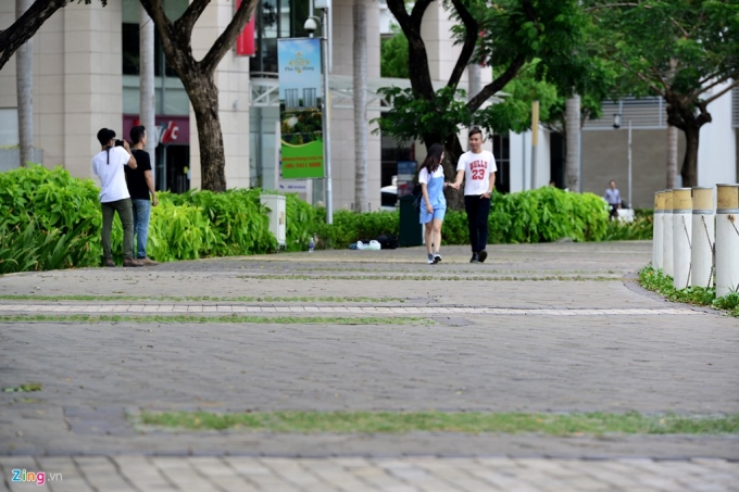 18 Nền hè phố đi bộ Phú Mỹ Hưng vẫn be