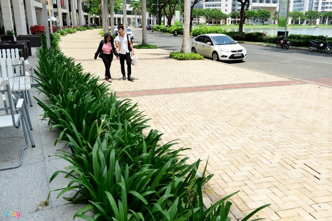 5 Nền hè phố đi bộ Phú Mỹ Hưng vẫn bê