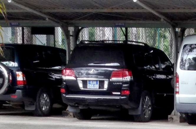 Dùng tiền phạt giao thông mua xe Lexus cho lãnh đạ