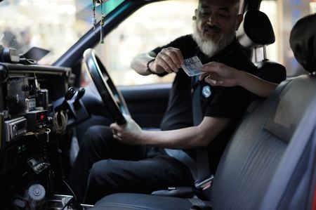 2 Tranh cãi chuyện tài xế tỏ thái độ khi