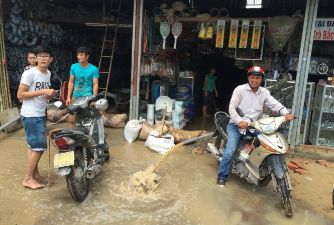 3 Bể ống cấp nước, nhiều nhà dân bị 