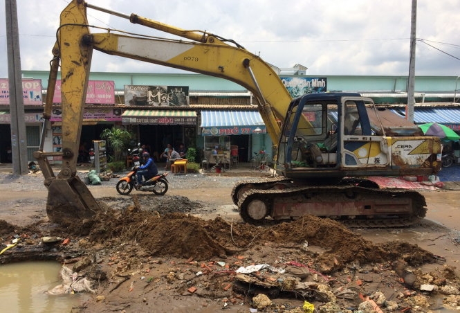 4 Bể ống cấp nước, nhiều nhà dân bị 