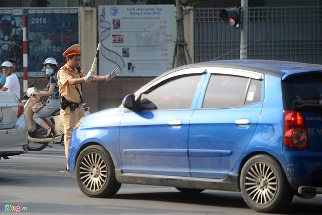 Vượt đèn vàng trong tình huống nào bị xu