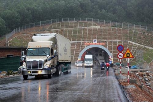 Từ ngày 12:8, bắt đầu thu phí hầm đườ