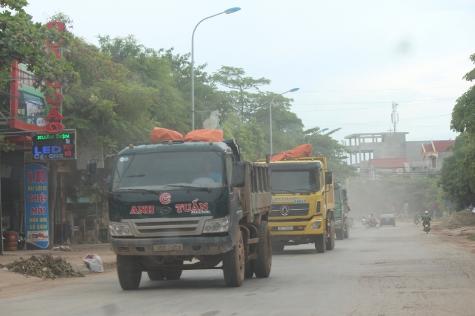 Xe quá tải lộng hành, đất An Nông chìm tr