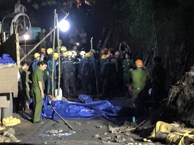 Bục túi nước trong hầm lò, 3 công nhân b