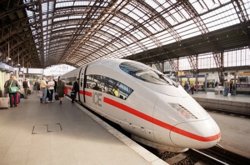 Ý kiến trái chiều việc khởi động lại 