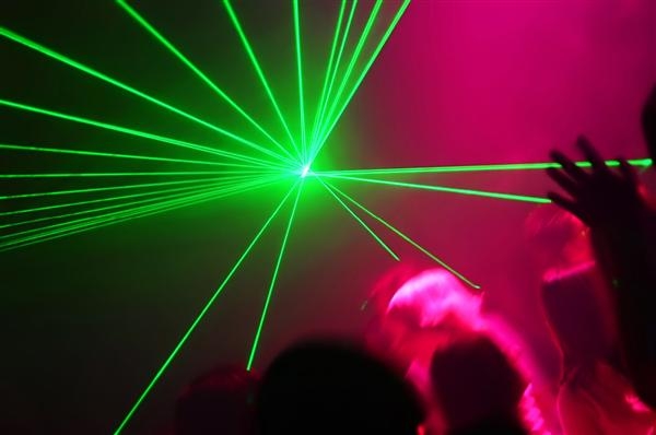 Đã làm rõ các vụ chiếu tia laser lên máy 